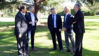 En Olivos, el Gobierno negocia los cambios con la UCR