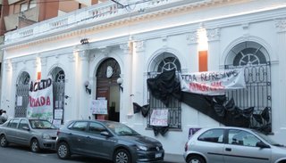 Humanidades sólo con recursos hasta noviembre