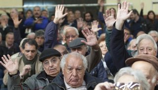 Jubilados y un ajuste que los remite a la crisis del 2001