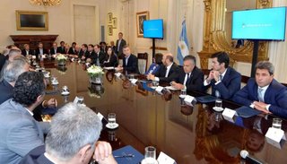 Mauricio Macri convocó a los gobernadores para cerrar el Presupuesto 2019 con déficit cero