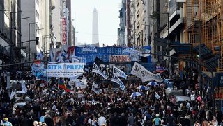 Télam: trabajadores de prensa se volvieron a movilizar para pedir la reincorporación de los 357 despedidos