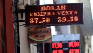 Tras la intervención del Banco Central el dólar retrocedió $0,50