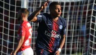 Mbappé debe purgar tres fechas en el PSG