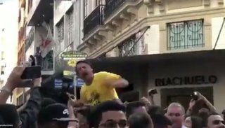 Brasil: apuñalaron al candidato presidencial Jair Bolsonaro y fue operado de urgencia