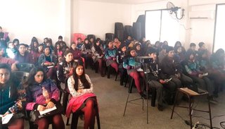 Destacada participación de estudiantes en una charla debate sobre trata de personas