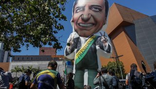 Bolsonaro, víctima de atentado que puede jugarle a favor