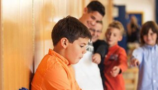 Profesionales abordan la problemática del "bullying"