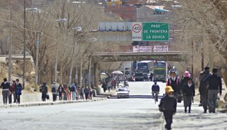 Continúa el flujo de migrantes bolivianos