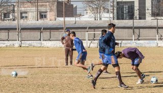 El santo, en dos frentes en el armado del nuevo equipo