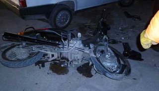 Motociclista muere tras impactar de frente con una camioneta