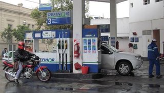 Podría haber una nueva suba en el precio de los combustibles