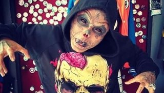 Colombiano se corta la nariz y las orejas para parecer una calavera
