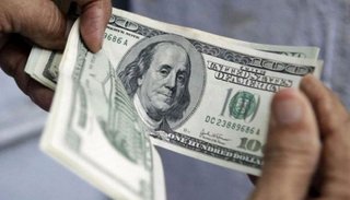 El dólar sube 44 centavos y se mantiene sobre los $38
