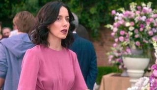 La "razón médica" por la cual el personaje de Paulina habla de una manera tan particular
