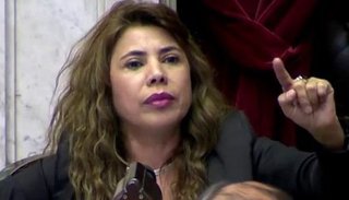 VIDEO: La diputada Alejandra Martínez fue escrachada durante un acto
