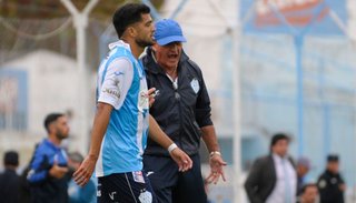 El “doctor” Riggio hace su primera cirugía en Gimnasia y Tiro