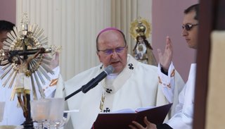 Arzobispo de Salta reclamó a los que “manejan la plata” mirar a la “gente que sufre”