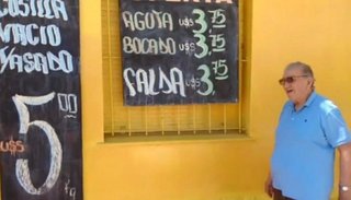 Un carnicero cordobés ofrece la carne a precio dólar