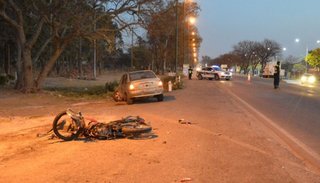 Una mujer ebria atropelló y mató a un motociclista