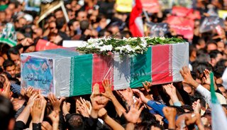 Sepelio de soldados y civile muertos en atentado