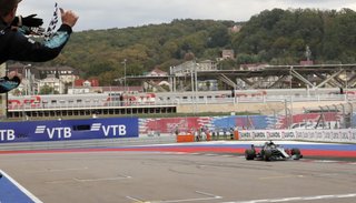 Hamilton dio un gran paso hacia su quinta corona