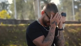 Maluma lloró desconsolado después de comprarse su primer avión