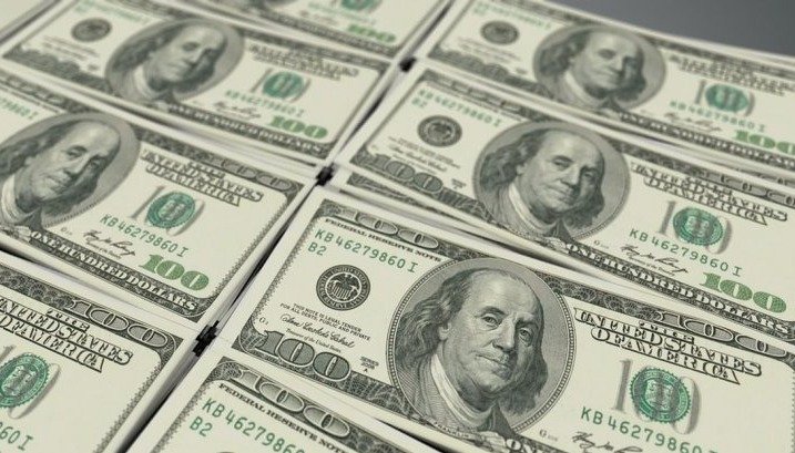 El dólar acumuló una baja de 6,9% en la primera semana del cepo cambiario 