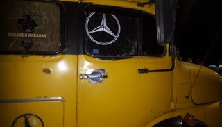 Un camión y una Kangoo de peregrinos sufrieron las consecuencias de una pelea entre hinchas