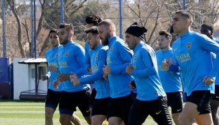 Tevez y De Rossi seguirán en el banco en el clásico con San Lorenzo