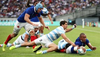 Los Pumas pagaron sus errores, perdieron ante Francia en el debut mundialista