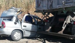Cinco muertos por un choque entre un camión y un automóvil en Mendoza