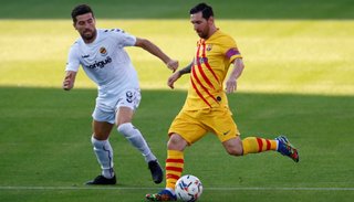 Koeman , con Messi de titular, sumó su primera victoria en Barcelona