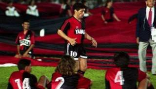El día en que nacía otro romance del "10" y Maradona enamoraba a media Rosario