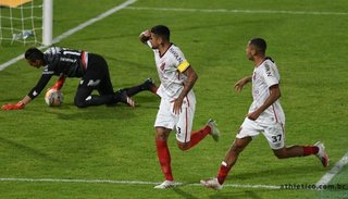 Gol de “Lucho” González para el triunfo de Paranaense en Bolivia