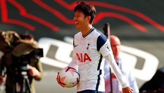 Póker de goles del coreano Son en el Tottenham
