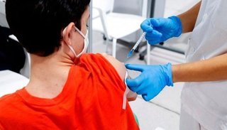 El Gobierno analiza vacunar a chicos de entre 3 y 11 años antes de fin de año  
