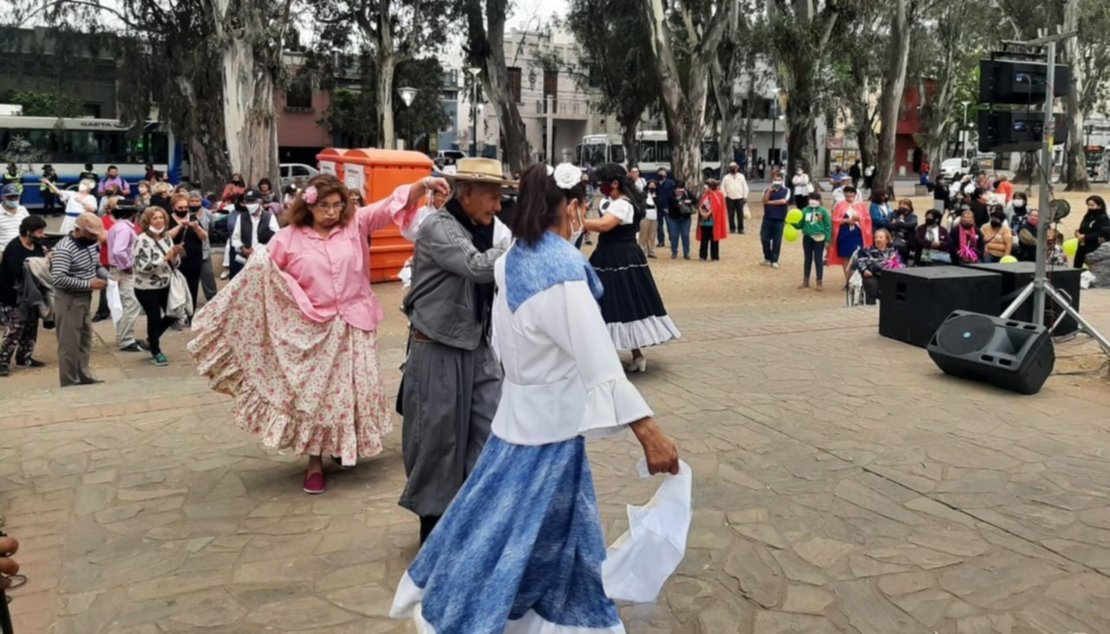 Festejos en el parque San Martín. Gentileza Dirección de Adultos Mayores de la Provincia