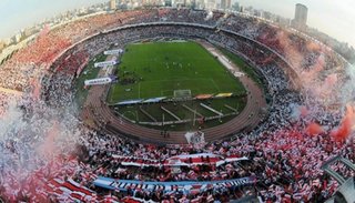 Exigirán al menos una dosis de la vacuna contra el coronavirus para entrar a los estadios de fútbol