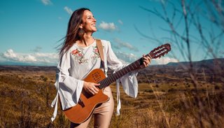 Fernanda Dupuy presenta el video "Mi mundo"