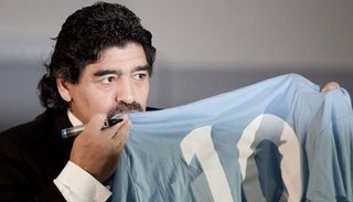 Napoli no podrá usar la imagen de Maradona en su camiseta por decisión judicial