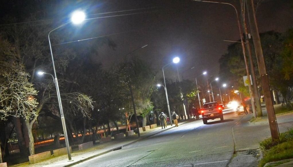 Inauguraron el alumbrado LED en calle Monteagudo