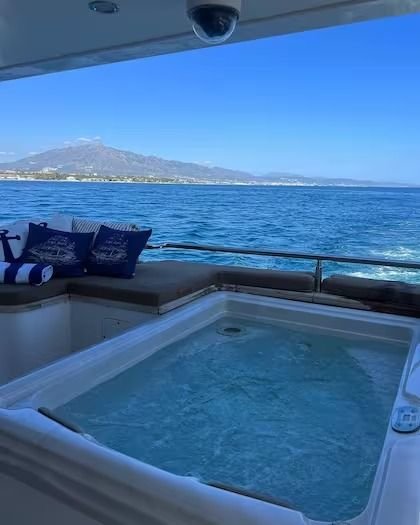 “Bandido”: cómo es el yate que alquiló Martín Insaurralde en Marbella