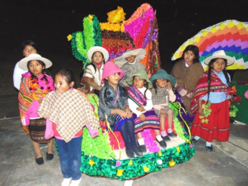 Protagonismo Familiar En El Desfile De Minicarrozas