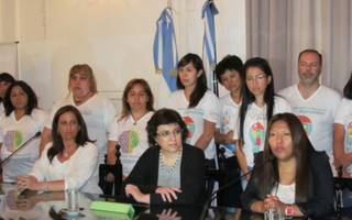 Acerca de las voces en contra