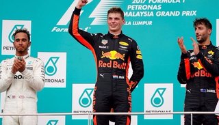 Fue de Max Verstappen que aventajó a Lewis Hamilton