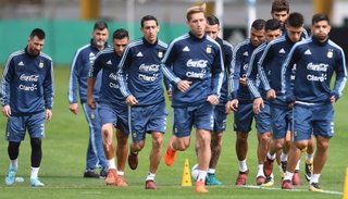 Argentina juega mañana ante Perú a todo o nada
