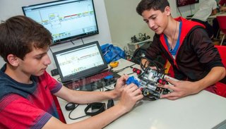 Salteños compiten en olimpiadas de robótica