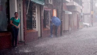Rige alerta meteorológico para el centro y este de la provincia