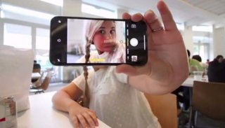 VIDEO: mostró el nuevo iPhone X y provocó el despido de su papá de la empresa