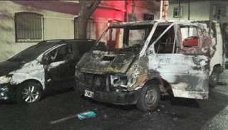 Se prendió fuego el auto de Axel Kicillof